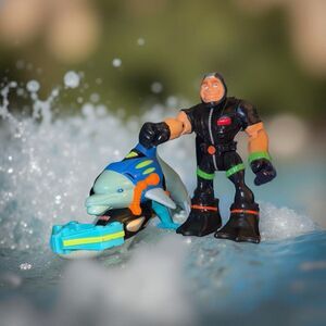 1999 Vintage Fisher Price Rescue Hero’s Scuba Diver Gil Gripper & Nemo Dolphin